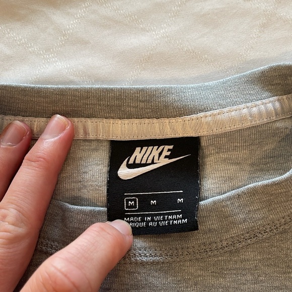 Nike Sportswear Womens Tech Fleece Sweatshirt 939929-063 medium EUC super cute - Picture 4 of 5